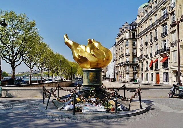 Place Diana - Flamme de la liberté