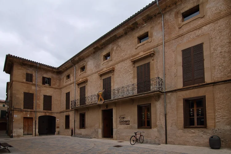 Biblioteca Municipal Can Llobera