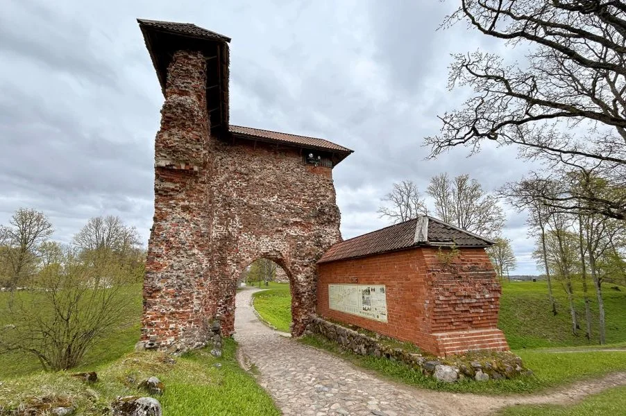 Viljandi ordulinnuse varemed