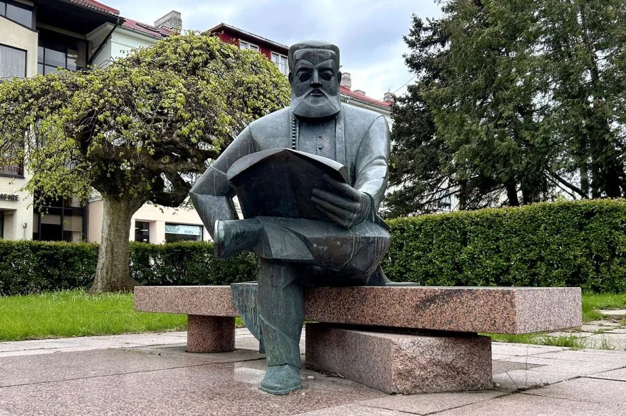 Carl Robert Jakobsoni skulptuur