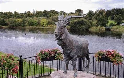 King Puck Statue