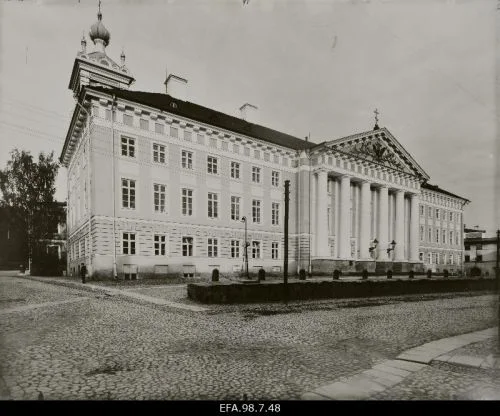 18. Rist teadustempli haual