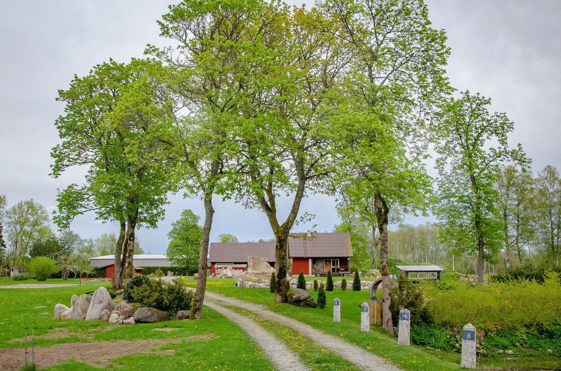 Laadjala mõis