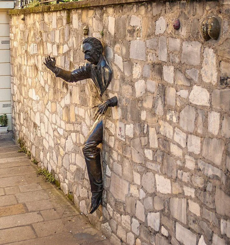 Le Passe-Muraille - The Man Who Walked through Walls