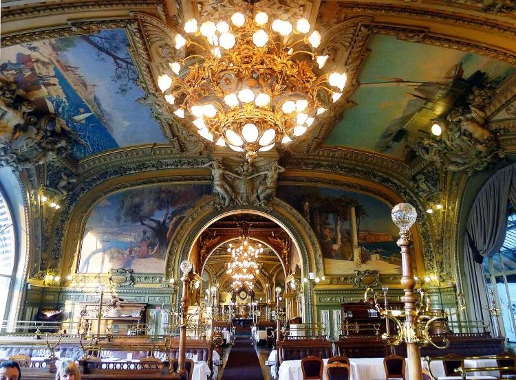 Le Train Bleu
