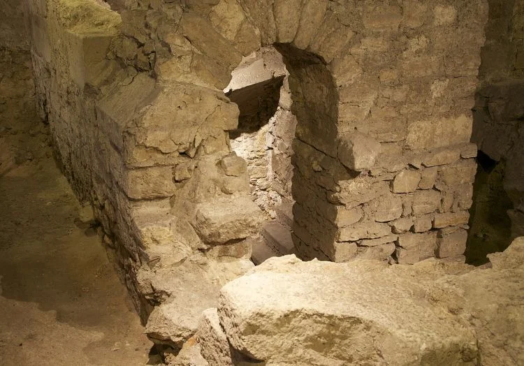 Crypte Archéologique de l’İle de la Cité