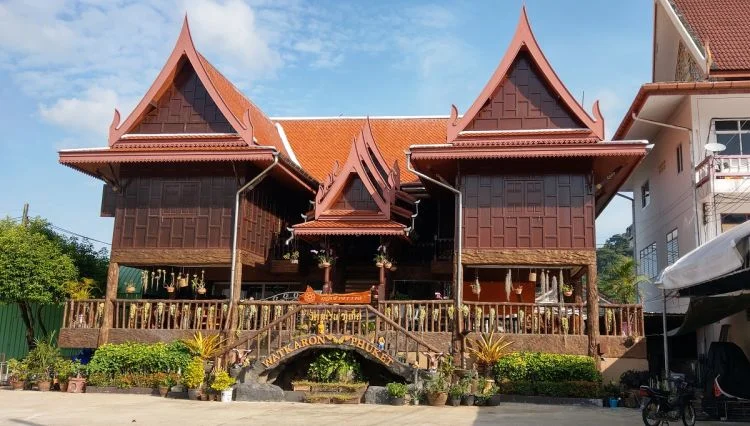 Night Market Karon Temple
