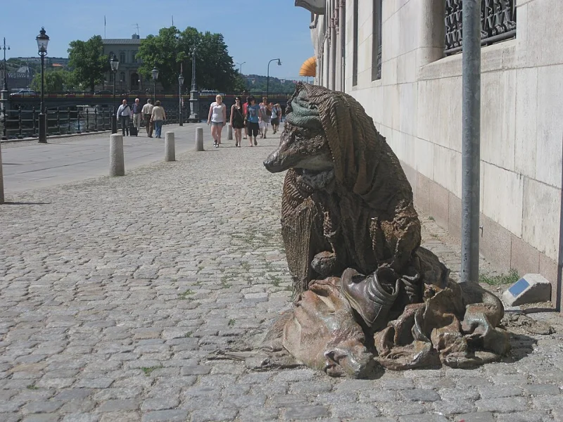 Homeless Fox Statue